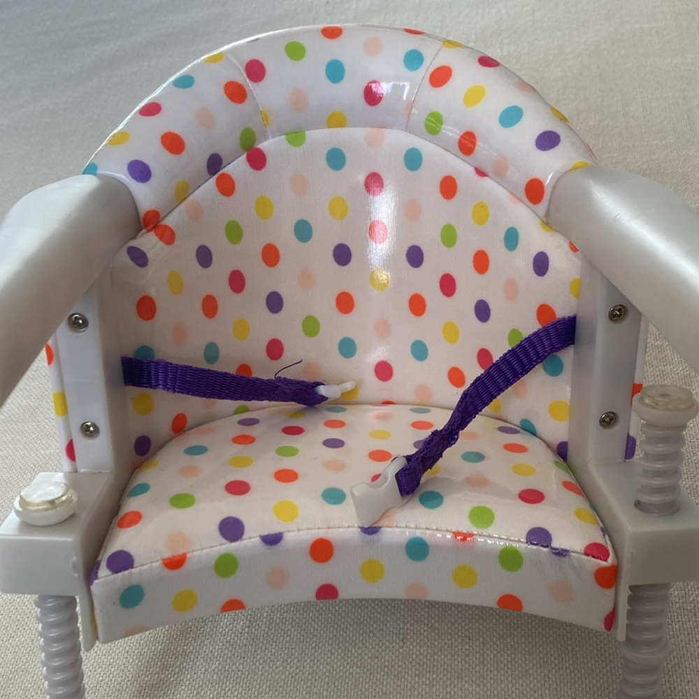 AMERICAN GIRL | Doll Treat Seat - Polka Dot Doll Clip-on Booster Seat - Picture 4 of 16